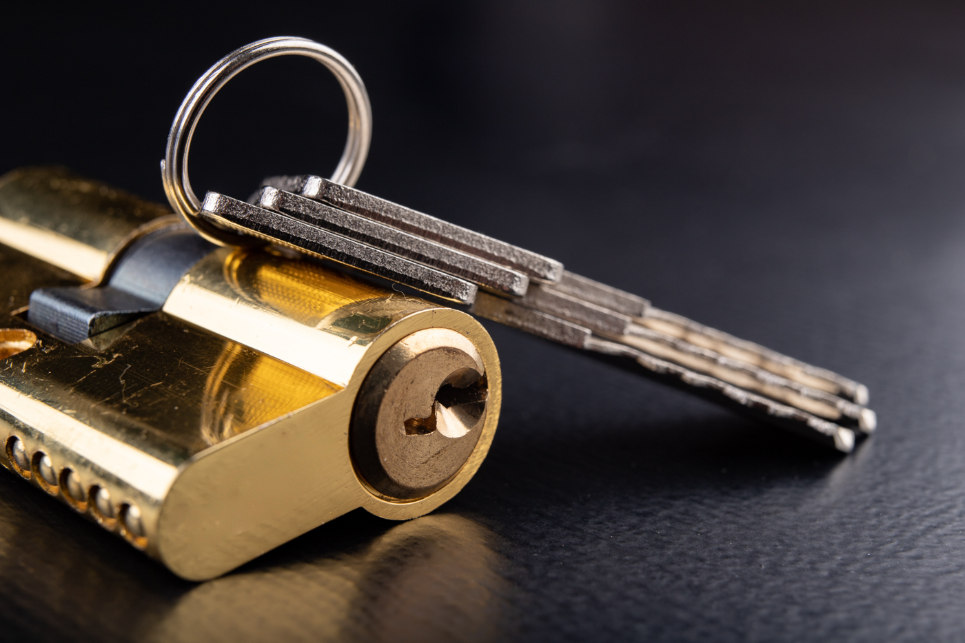Brass lock cylinder with keys for emergency security