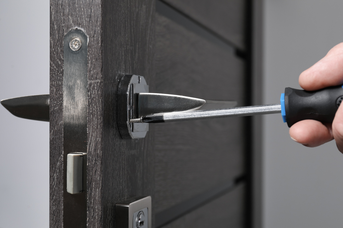 Code-compliant lock repair on door