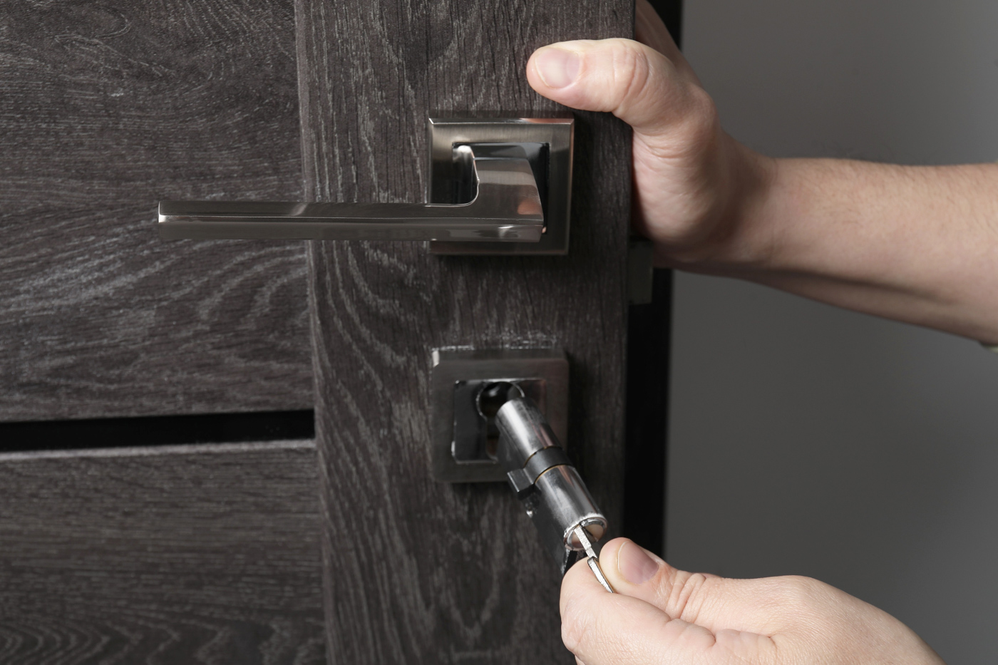 Door lock cylinder for building access